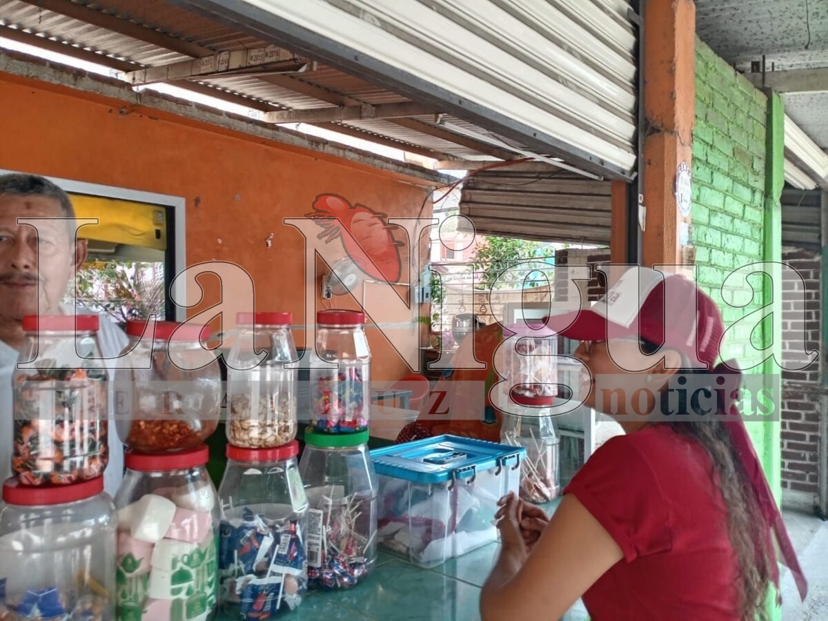 Siboney Morales recorre el fraccionamiento Moreno y dialoga con vecinos sobre seguridad, servicios y desarrollo urbano 2 img 20250522 wa02015678230659783966625