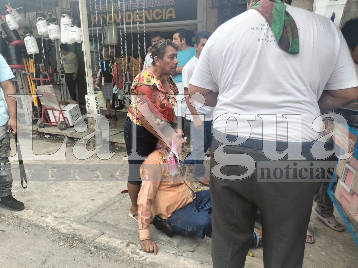 Atropellan a taquero en Las Choapas; funcionario del Ayuntamiento, en horario laboral, corrió a interceder por el responsable 3 img 20250523 wa00825376333675520505385
