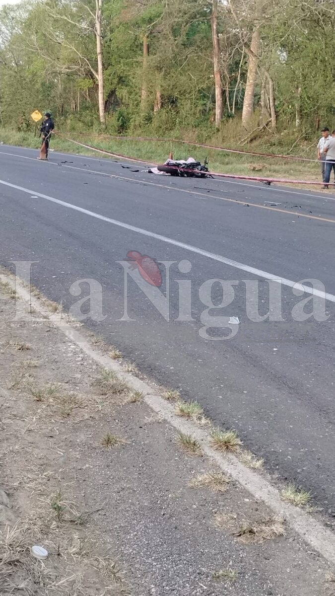 Muere joven de la Arena/Loma Bonita al chocar su moto contra tracto camión 1 img 20250525 wa00298564755196055366825