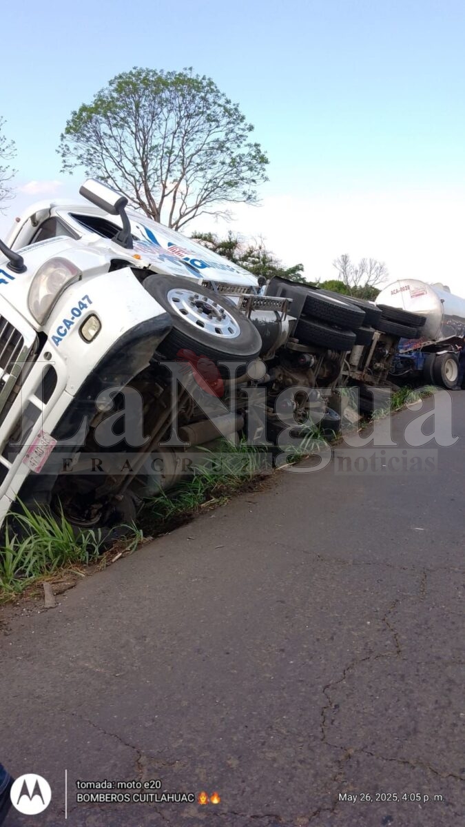 Volcadura de tractocamión activa cuerpos de auxilio en el libramiento de Yanga 2 img 20250526 wa00466033086221846273503