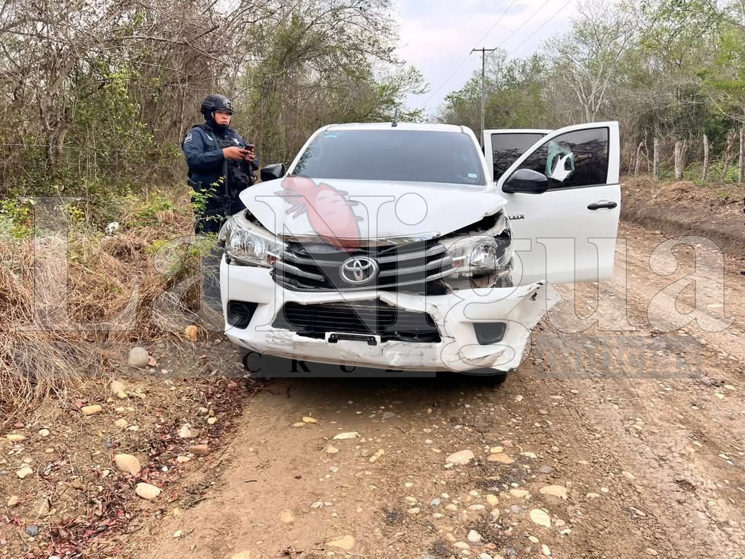 Aseguran vehículo abandonado y violentado 1 img 20250530 wa00348733063613954734477