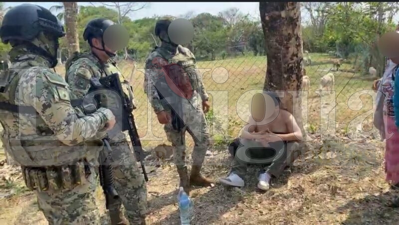 Intento de despojo en ex unidad minera de Texistepec deja 124 retenidos y un hombre herido de bala. 2 polish 20250503 1347273457643120902258373816