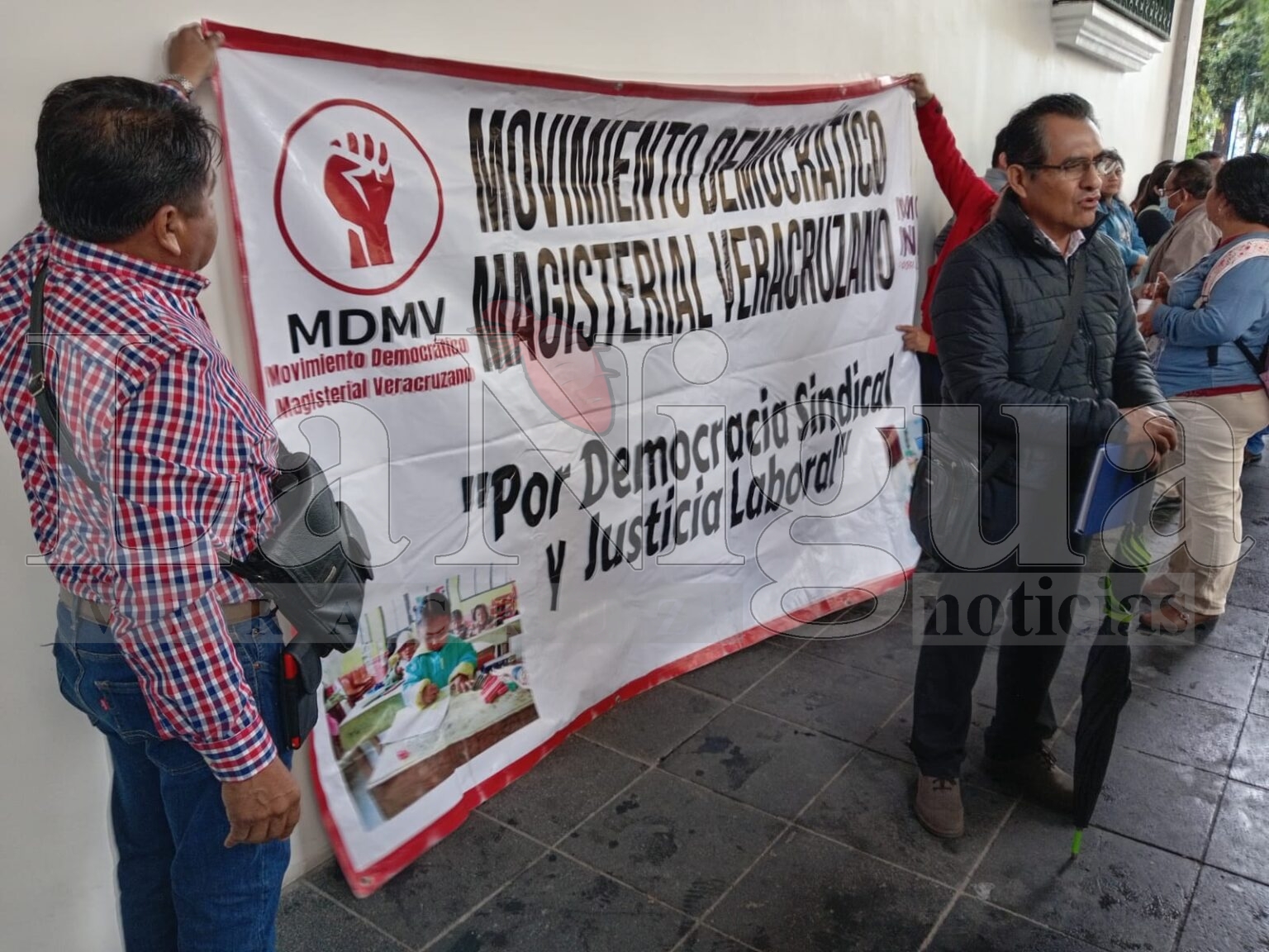 Docentes de educación indígena protestan en Palacio de Gobierno; exigen atención a sus demandas