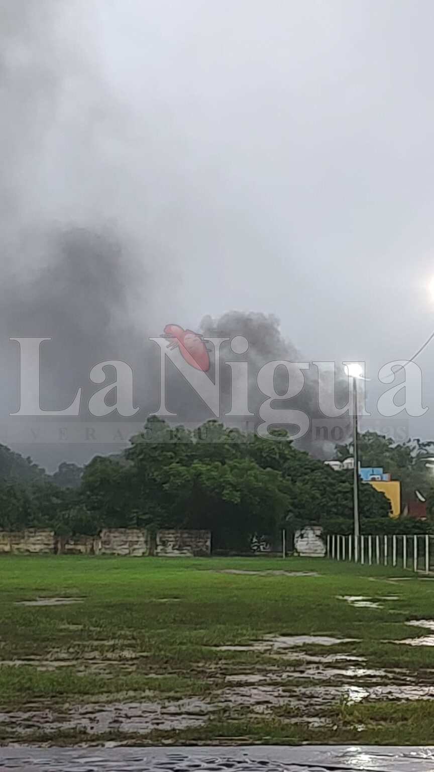 Quema de llanta genera alarma y movilización de autoridades en Cuitláhuac