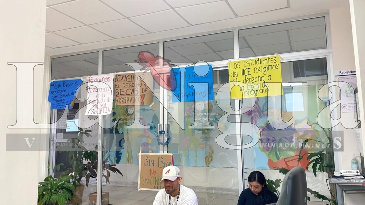 Estudiantes de posgrado toman oficinas en la UV ante incumplimiento de becas prometidas
