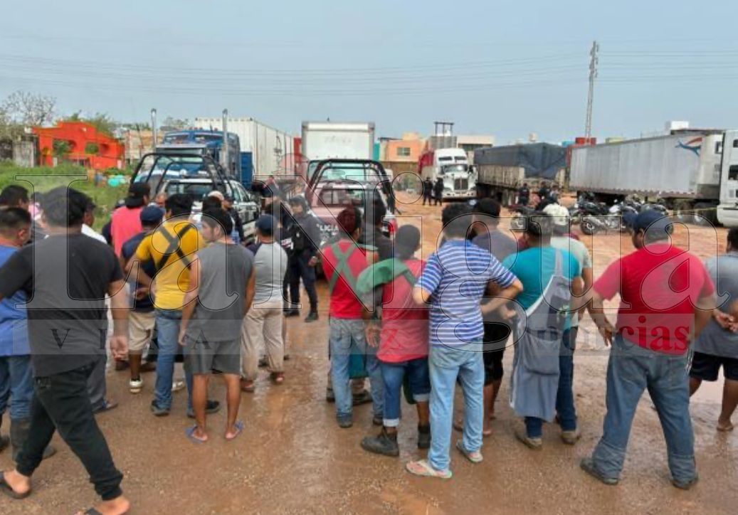 Jesús Manuel Cortés Carmona se deslinda de apoyar a trabajadores afectados en la Central de Abastos de Minatitlán. 2 img 20250607 wa0024411215555987865820