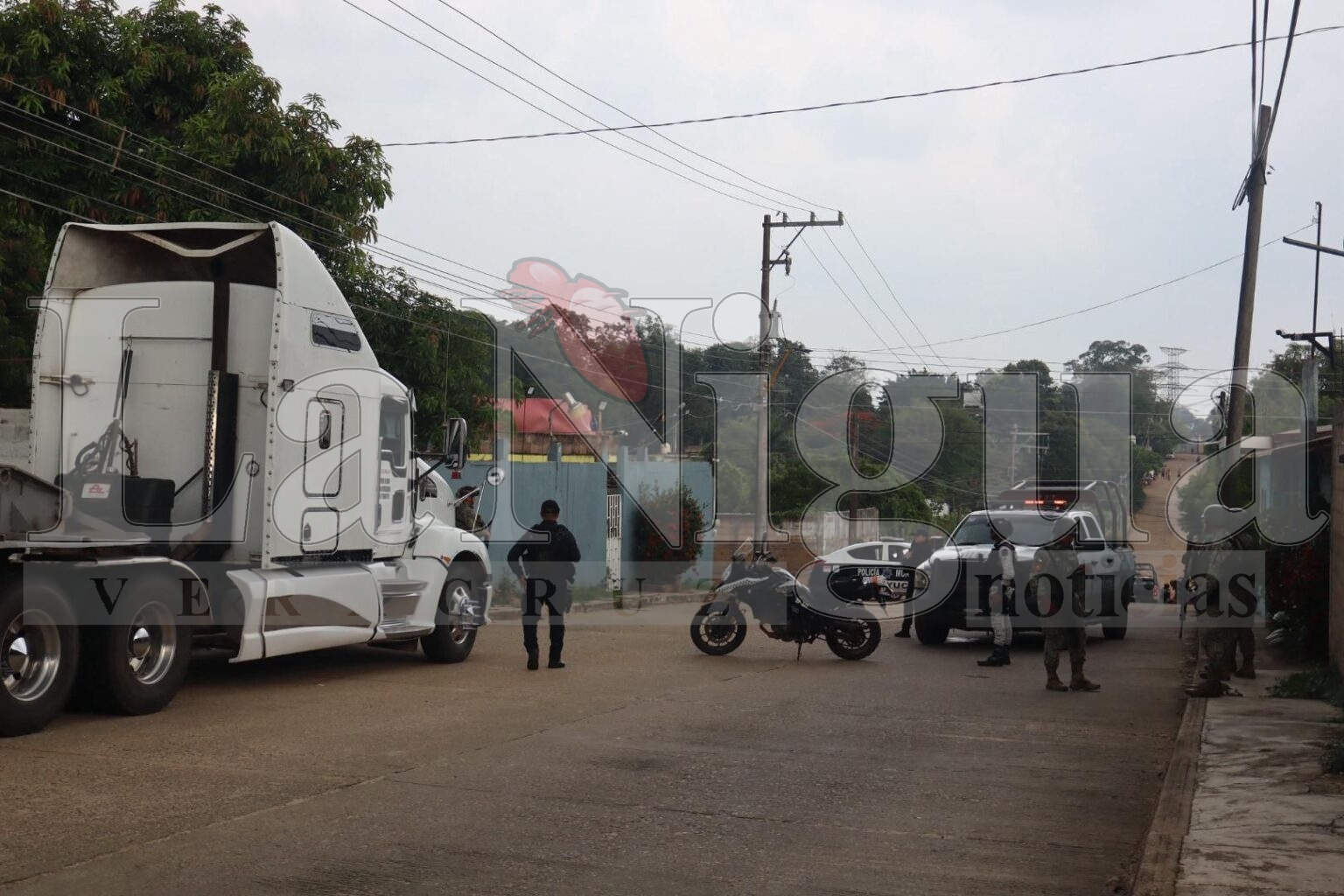 Empresario transportista repele agresión contra sujetos que balearon su casa en Acayucan.