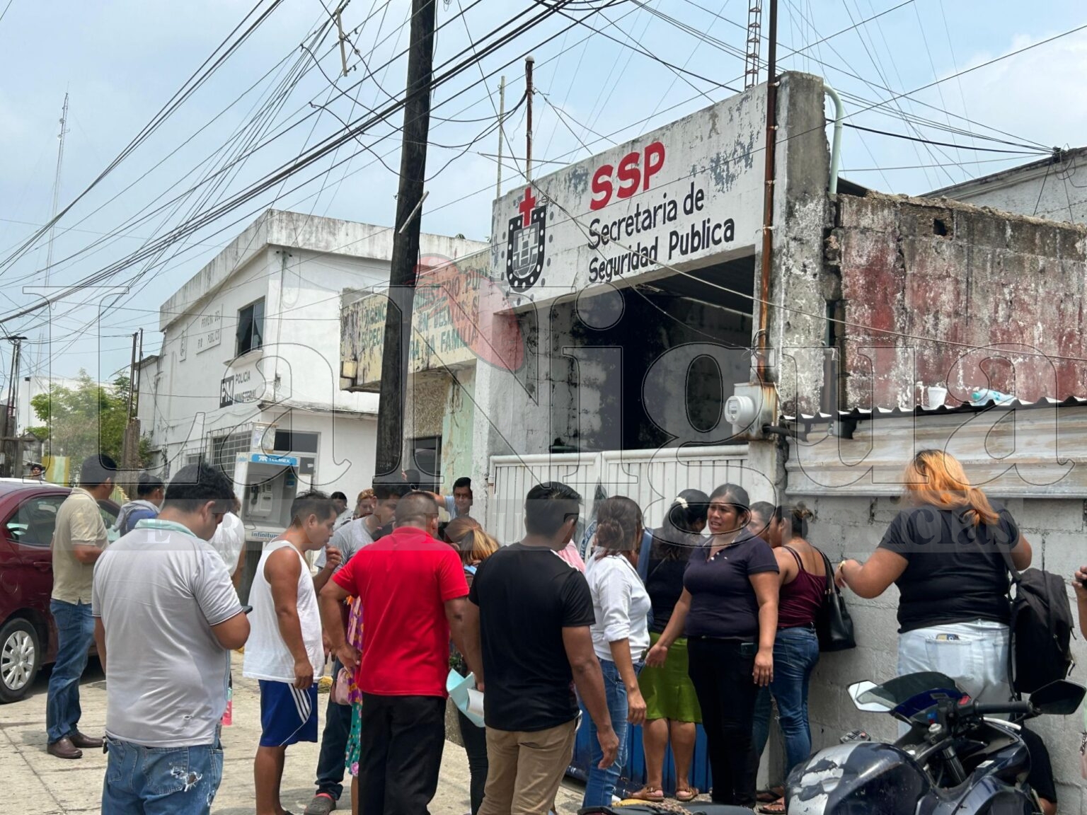 Violento operativo en Minatitlán termina con caos, protestas y fuga: 16 detenidos fueron liberados por pobladores tras hallazgo de camión robado