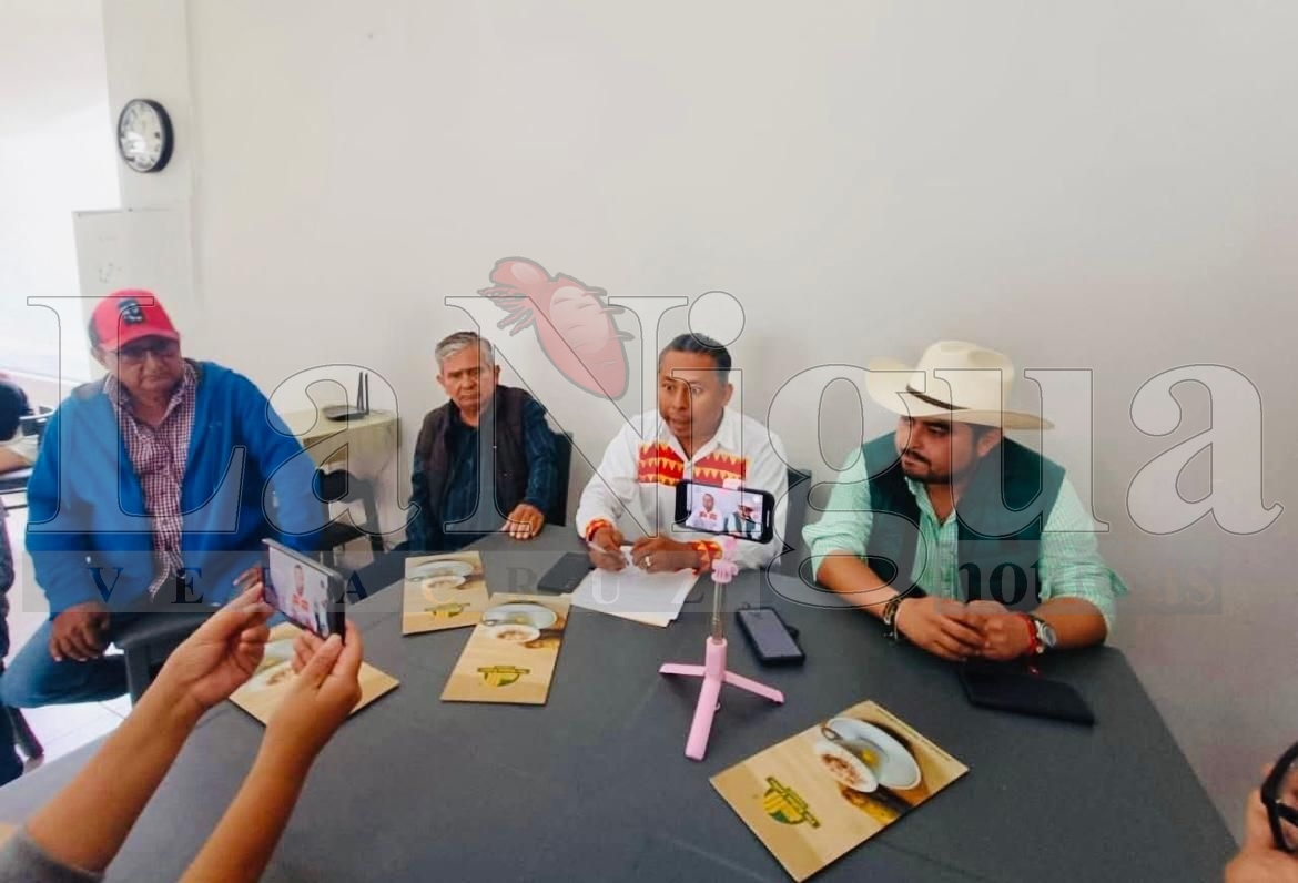Ganaderos de Playa Vicente gestionan caseta fitosanitaria para evitar colapso económico por parálisis en el movimiento de ganado. 1 img 20250618 wa01163997710826501626258