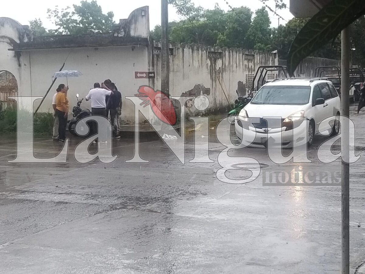 Accidente entre motocicleta y camioneta en Cuitláhuac deja saldo de lesionados leves 3 img 20250619 wa00443793677865884563180