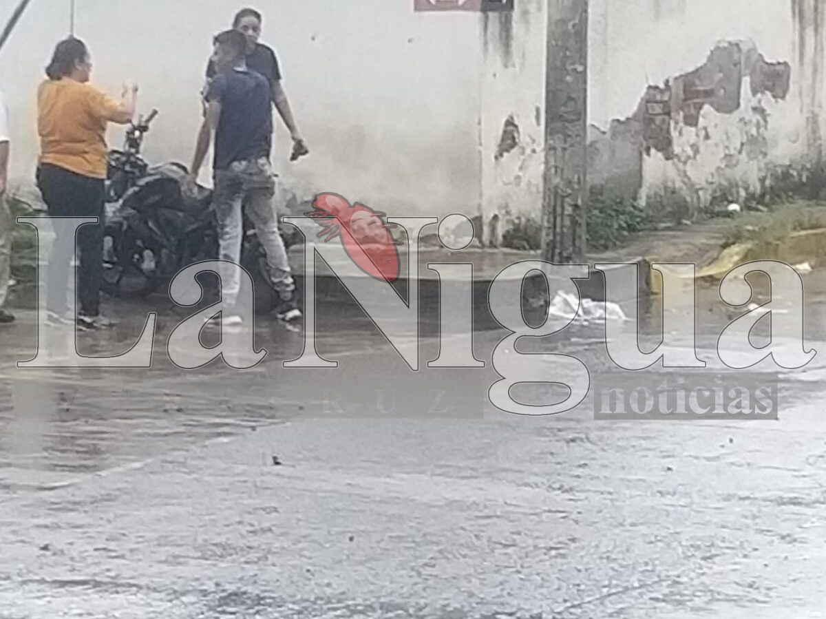 Accidente entre motocicleta y camioneta en Cuitláhuac deja saldo de lesionados leves 2 img 20250619 wa00451134631535823396011