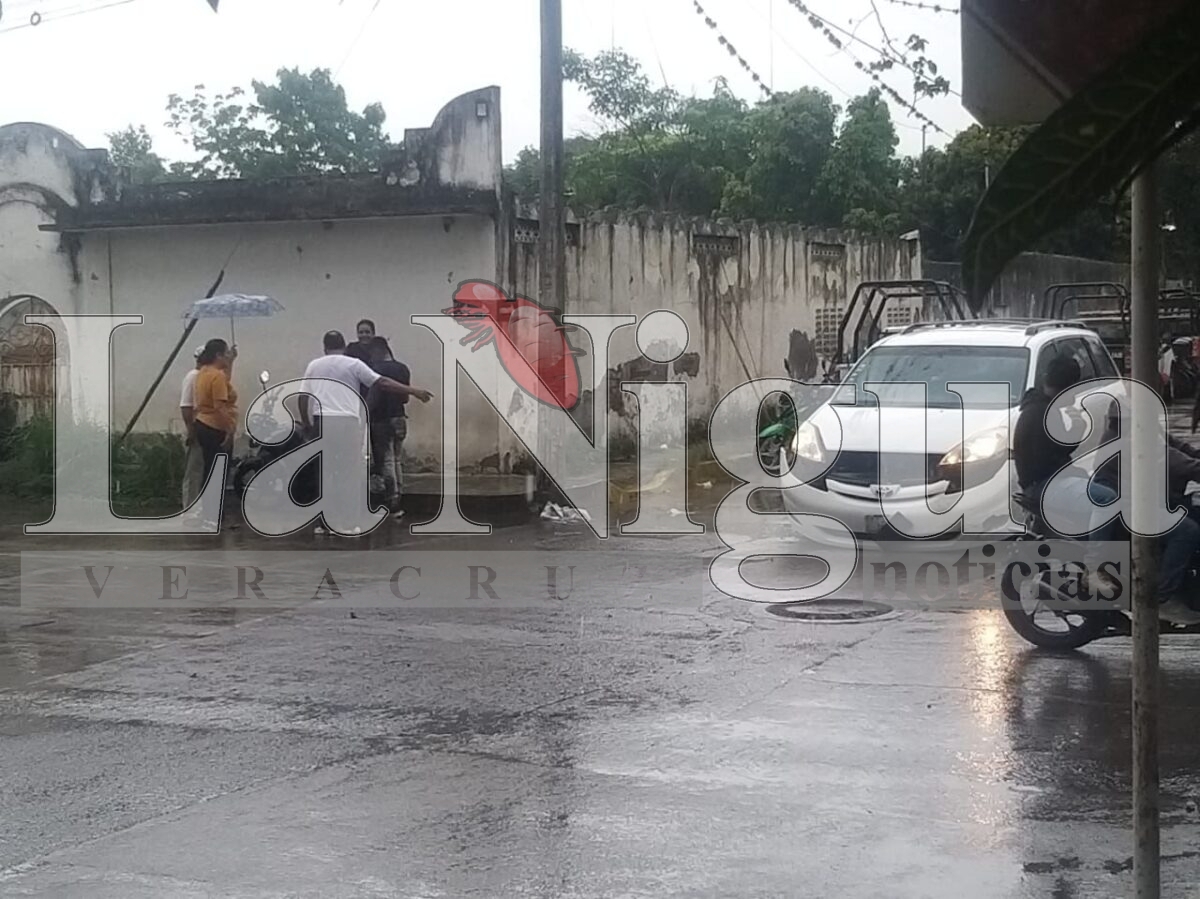 Accidente entre motocicleta y camioneta en Cuitláhuac deja saldo de lesionados leves 6 img 20250619 wa00468449313936274619807