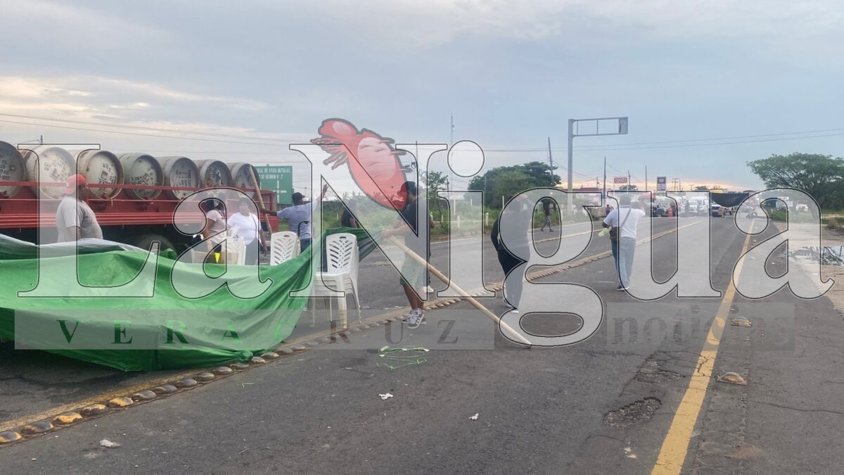 Por fin acaba bloqueo en la carretera Coatzacoalcos-Villahermosa 3 img 20250619 wa02095168027039239768689