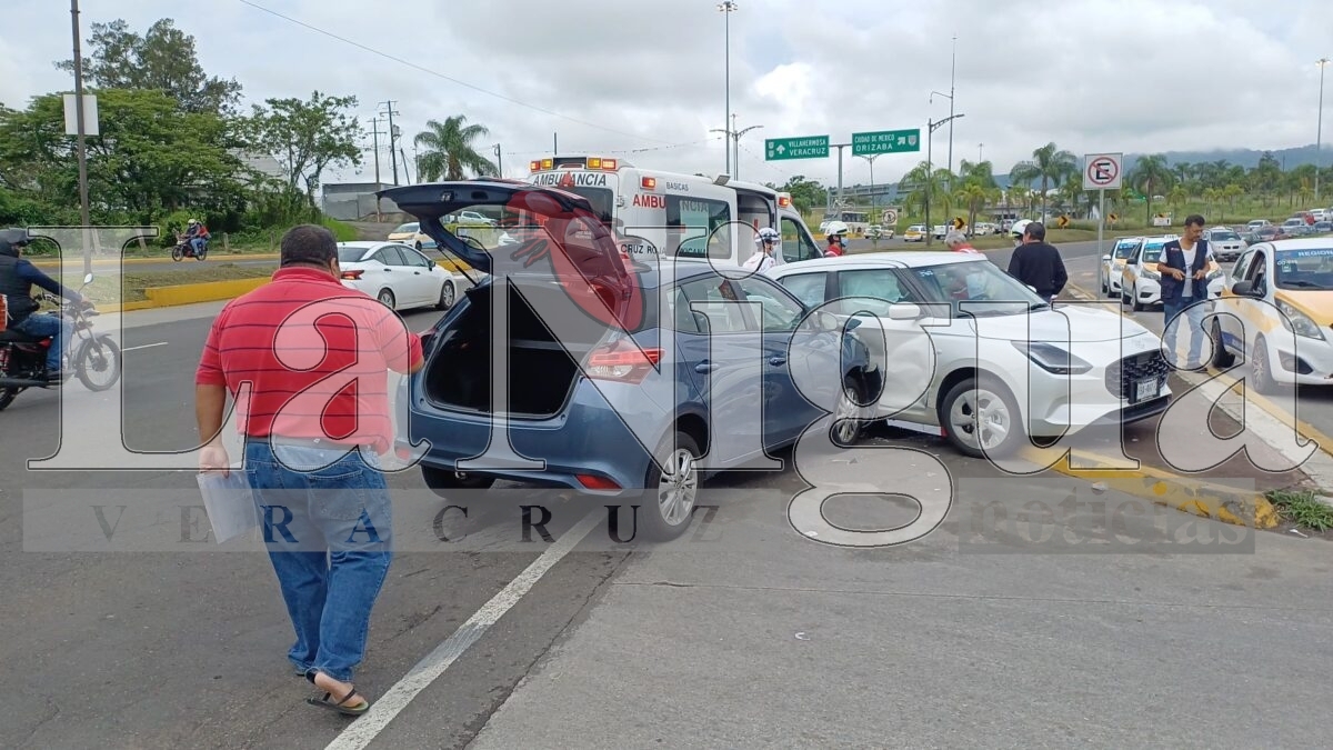 Choque entre dos vehículos en el bulevar Tratados de Córdoba; solo daños materiales 8 img 20250620 wa00243227986544173036273