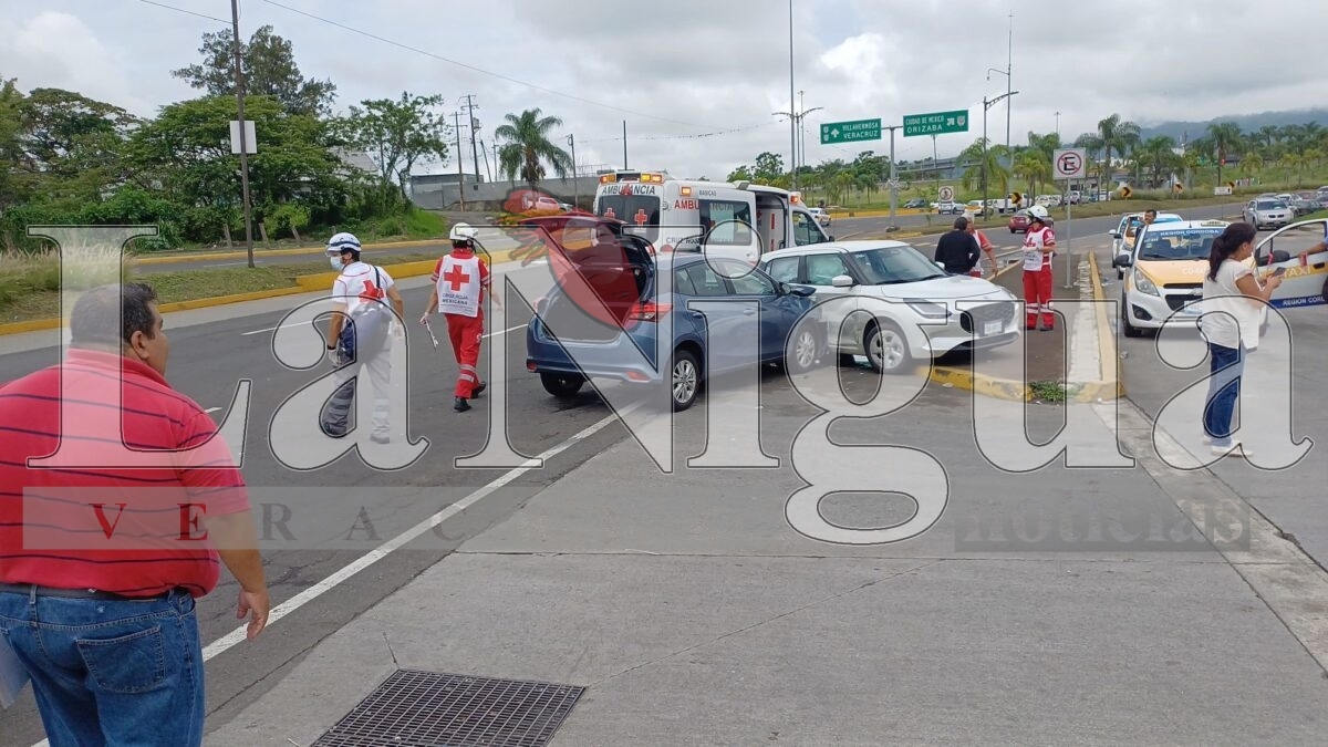 Choque entre dos vehículos en el bulevar Tratados de Córdoba; solo daños materiales 5 img 20250620 wa00261792937581006010771