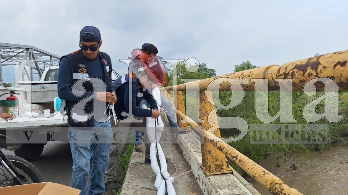 Despliegan personal de PEMEX barreras oleofílicas en el río Cazones 4 img 20250620 wa00968481301488679659689