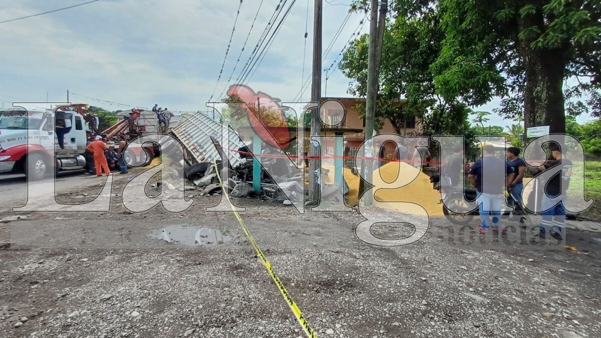 Trágico accidente en Palmillas: conductor muere prensado tras volcadura de tráiler 7 img 20250621 wa0042943802119111836787