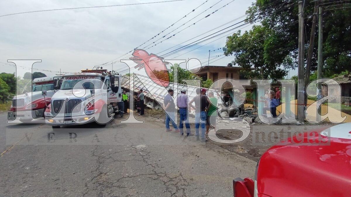 Trágico accidente en Palmillas: conductor muere prensado tras volcadura de tráiler 12 img 20250621 wa0052503268066036007536