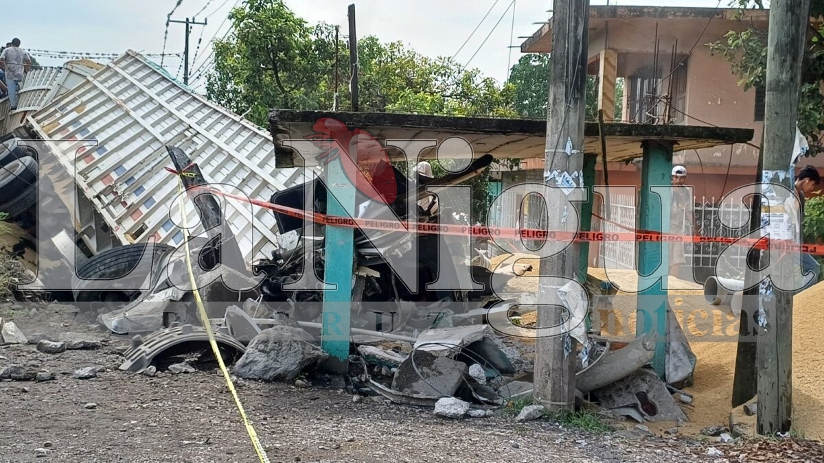 Trágico accidente en Palmillas: conductor muere prensado tras volcadura de tráiler 17 img 20250621 wa00642302114531574778361