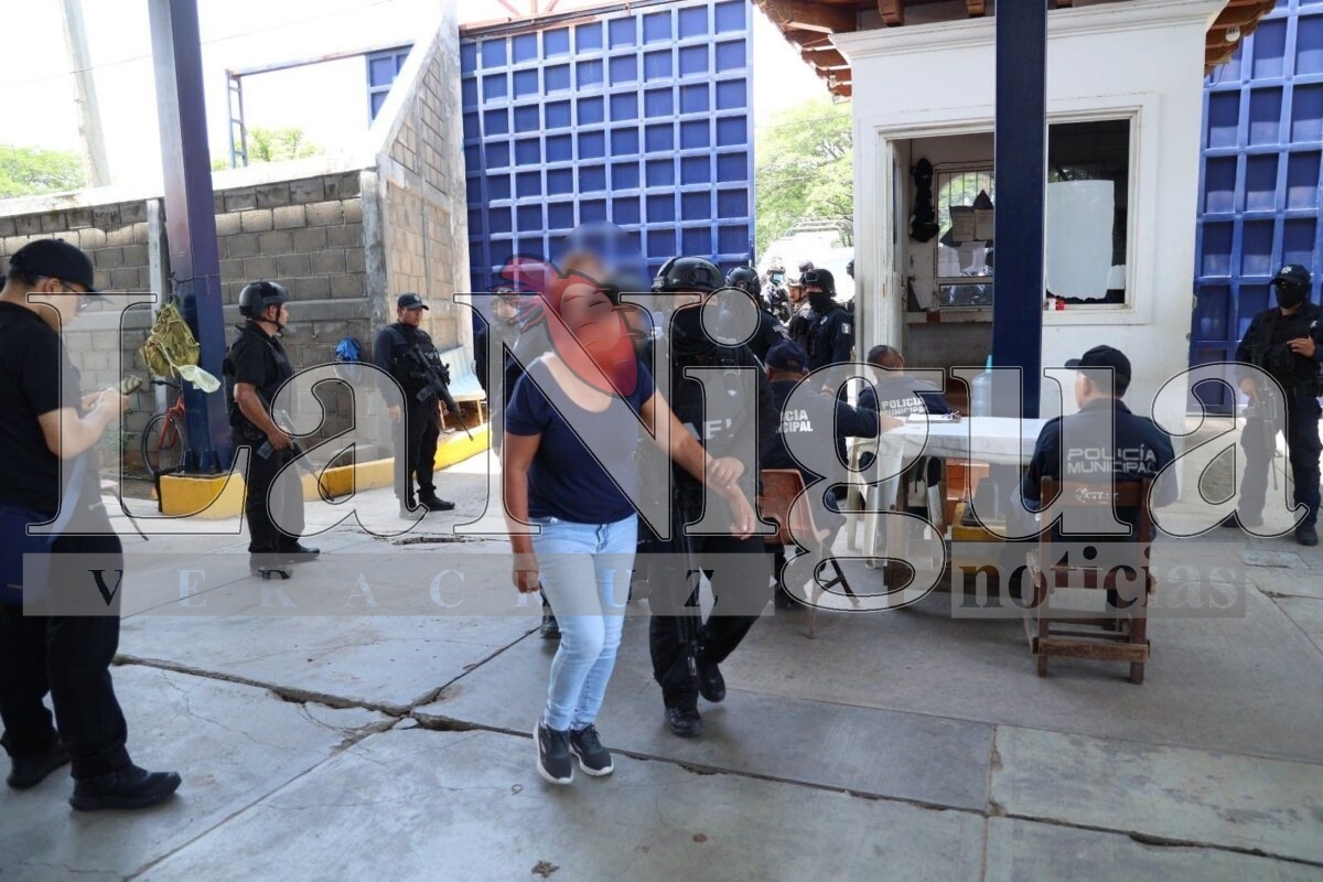 Fiscalía de Oaxaca junto con gobierno Federal y Estatal aplican Operación Sable y toman control de Policía Municipal y C2 en Juchitán para garantizar seguridad 5 img 20250622 wa00407484810175327694547