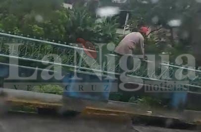 Intenta escapar por la puerta falsa en puente de Córdoba; sujeto desiste y se retira del lugar 3 img 20250623 wa00165733484366516375612