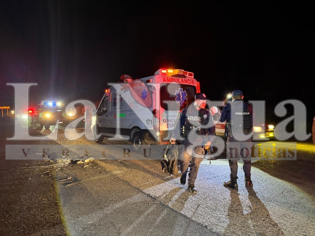 Resultan lesionados policias estatales tras un fuerte accidente entre patrulla y auto en la carretera Poza Rica–Tihuatlán