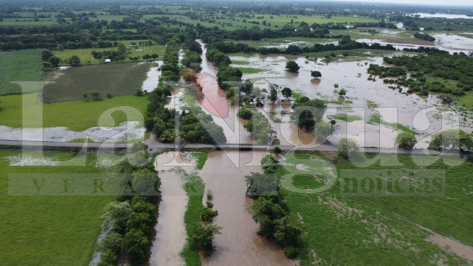 Alarma en Tlalixcoyan por desbordamiento de Río Blanco