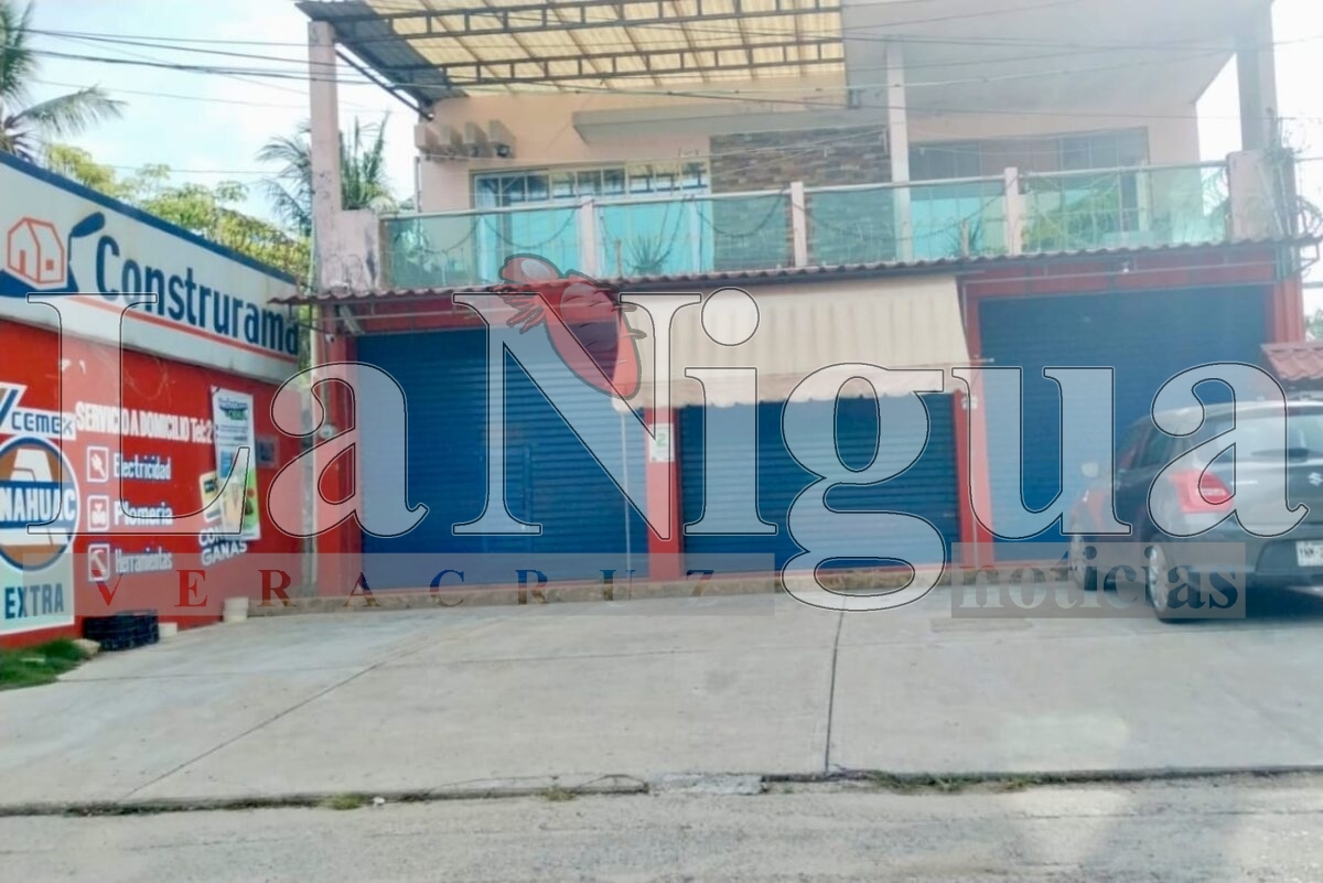 Balacean la ferretería Verduzco