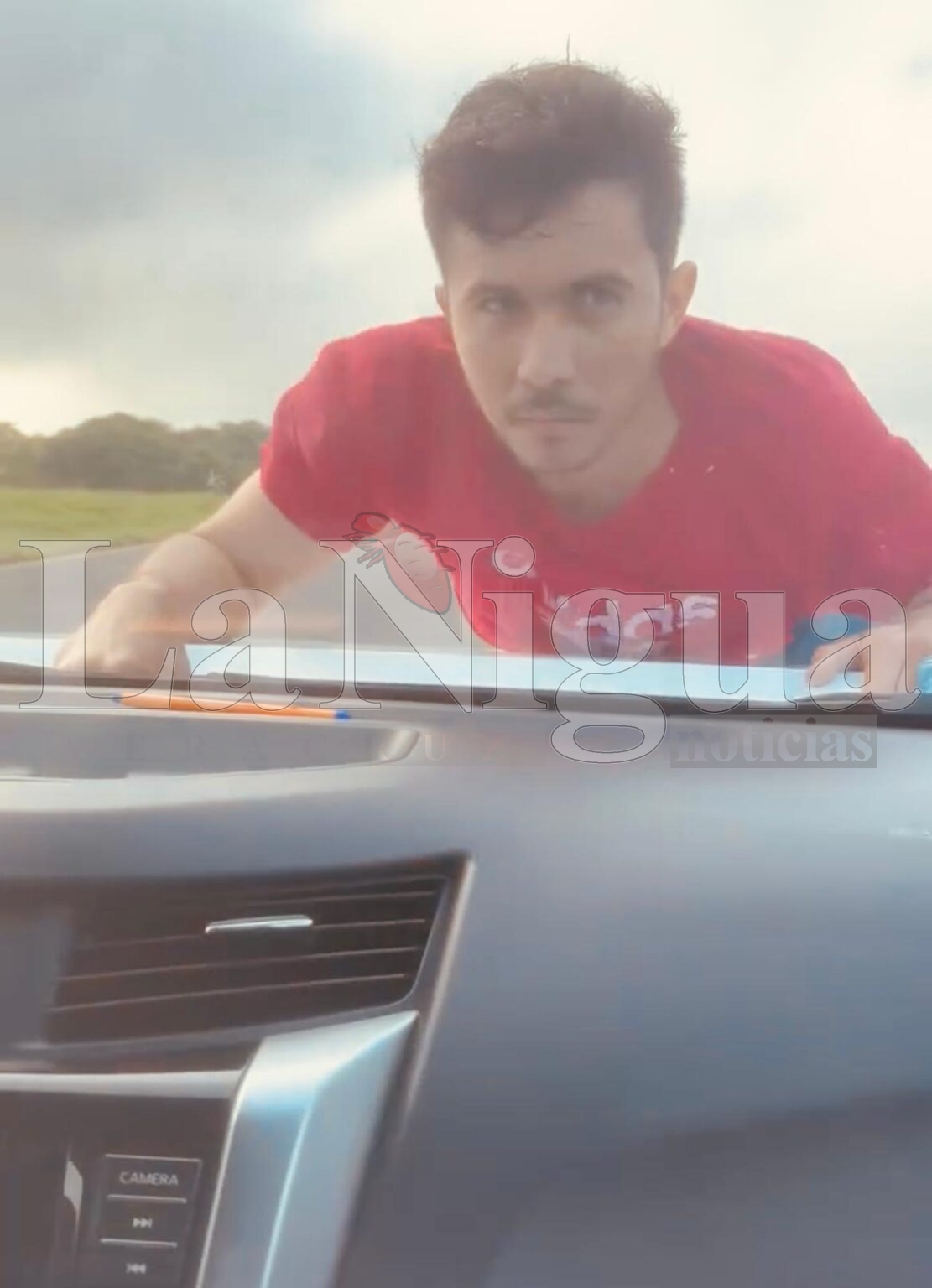 Familia de joven con esquizofrenia pide ayuda tras confusión en autopista Isla-Acayucan.