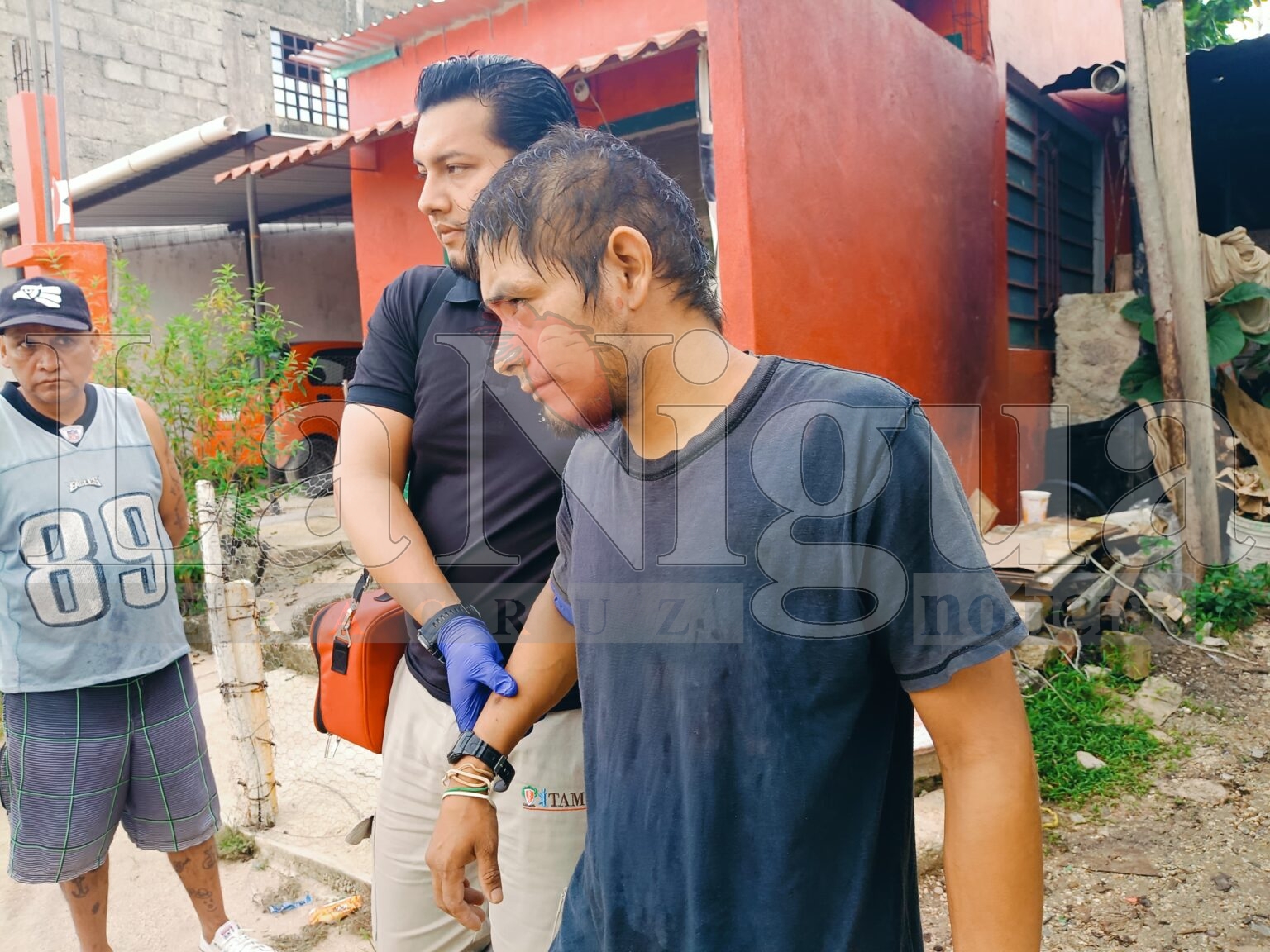 Joven en situación de calle sufre convulsión por deshidratación en Las Choapas