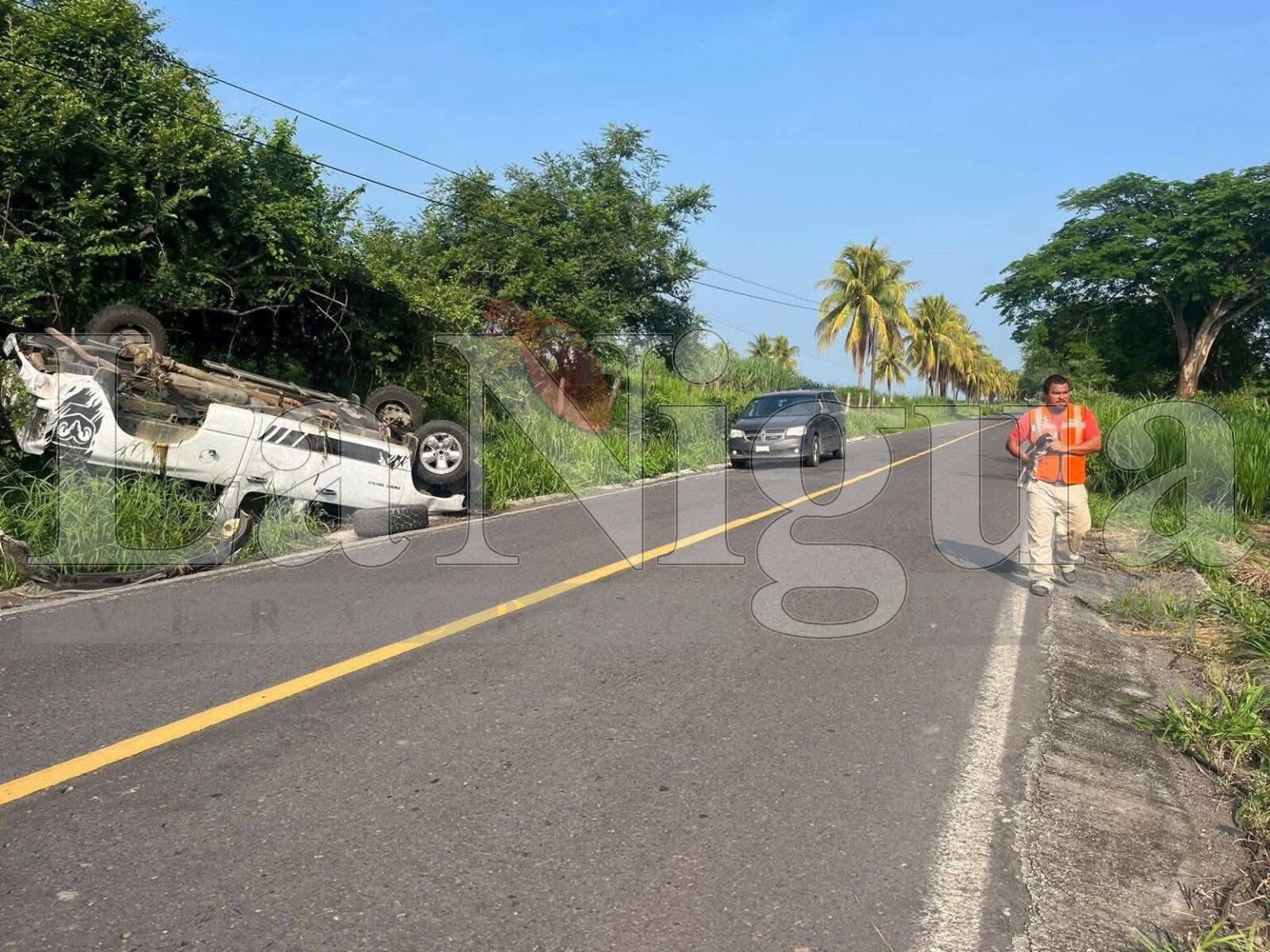 Vuelca camioneta en la carretera Mata Redonda–Joachín; hay ocho lesionados