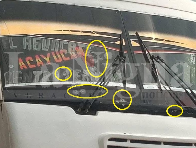 Rocían de balas autobús de pasajeros en Hueyapan