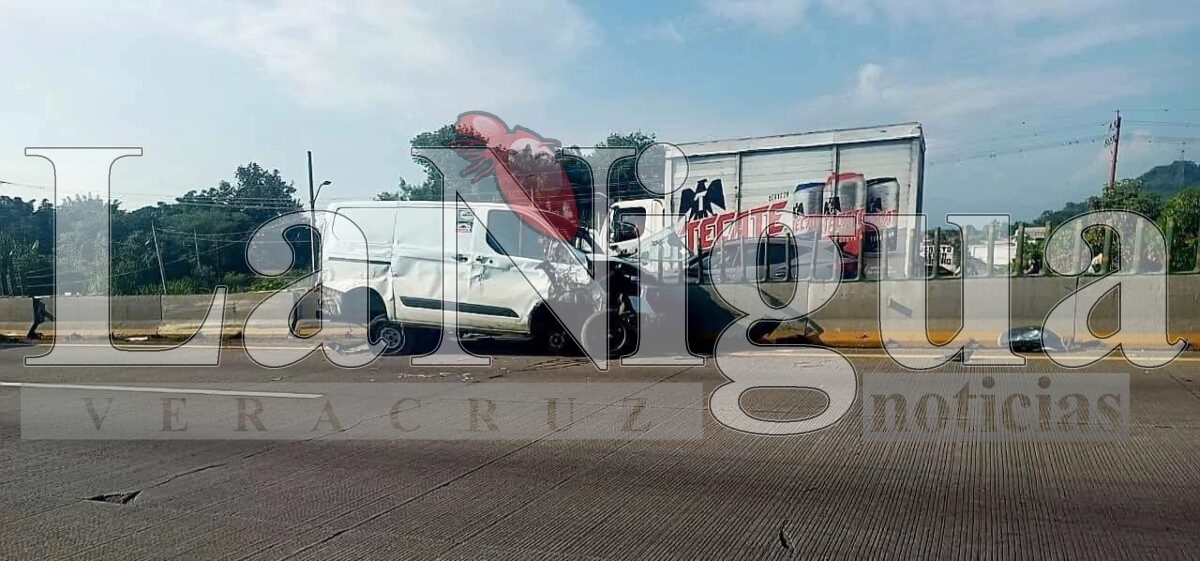 Accidente vehicular en la autopista Córdoba-Orizaba deja saldo blanco