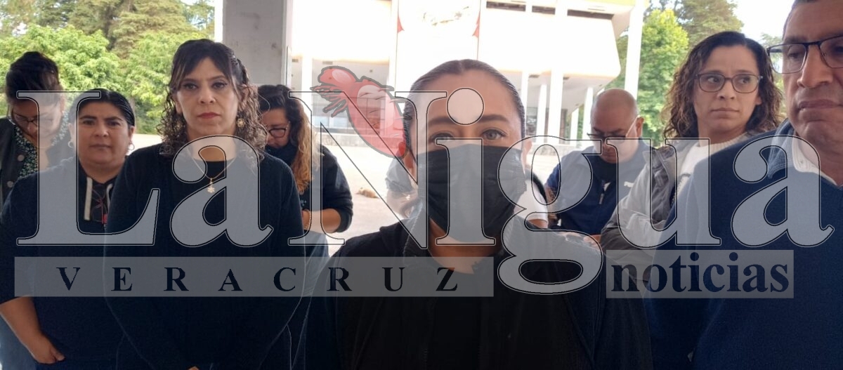 Docentes toman la Normal Veracruzana: Exigen pago del Estímulo al Desempeño Docente y respeto a su labor