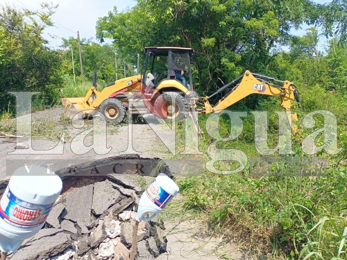 Inician trabajos de rehabilitación por hundimiento en entrada principal de Camarón de Tejeda 19 fb img 17525393610135066295583349469880