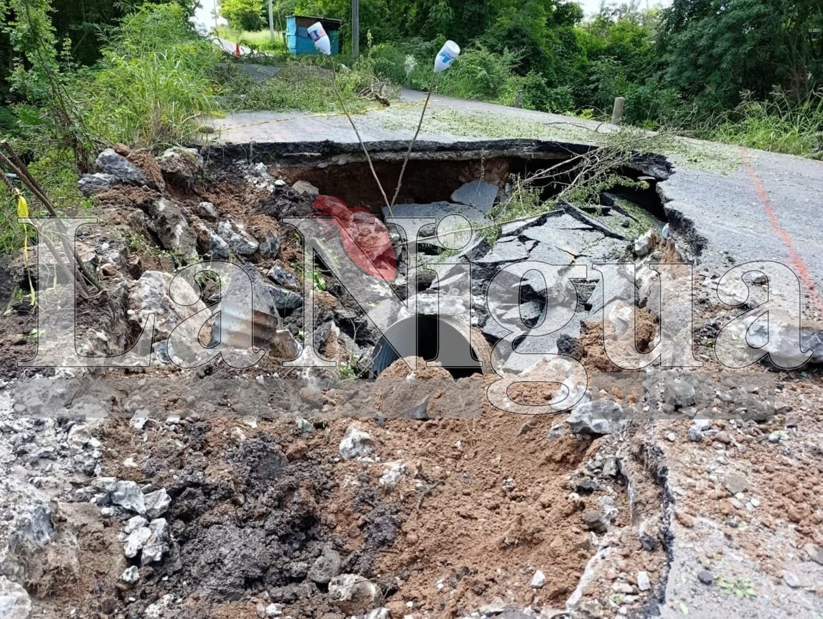 Inician trabajos de rehabilitación por hundimiento en entrada principal de Camarón de Tejeda 14 fb img 17525393720346277694289778745556