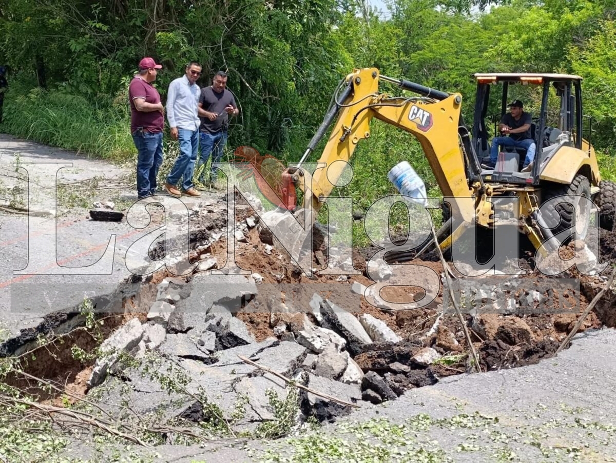 Inician trabajos de rehabilitación por hundimiento en entrada principal de Camarón de Tejeda 12 fb img 17525393766154824221669136935052