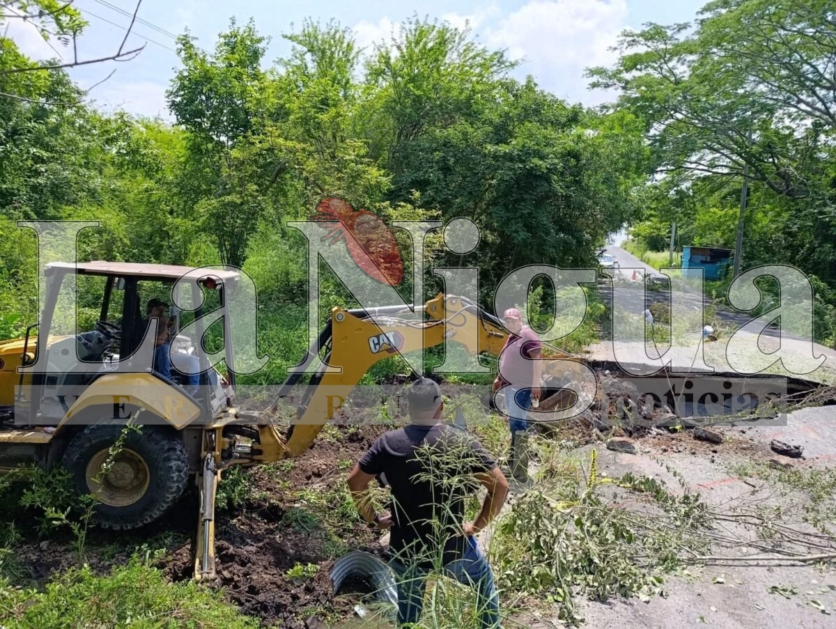 Inician trabajos de rehabilitación por hundimiento en entrada principal de Camarón de Tejeda 8 fb img 17525393851126687663608430538860