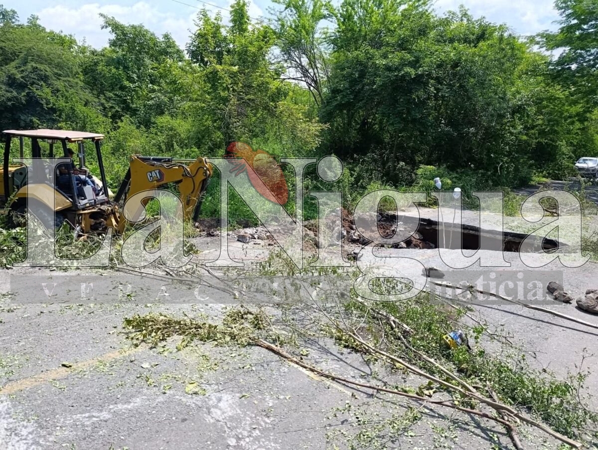 Inician trabajos de rehabilitación por hundimiento en entrada principal de Camarón de Tejeda 6 fb img 17525393897477895102271736799946