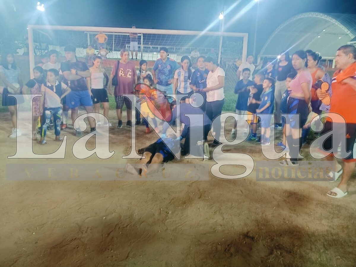 Jugadora sufre lesión y espera casi dos horas por atención médica en partido femenil en #LasChoapas 4 img 20250705 wa00386129962566355480158
