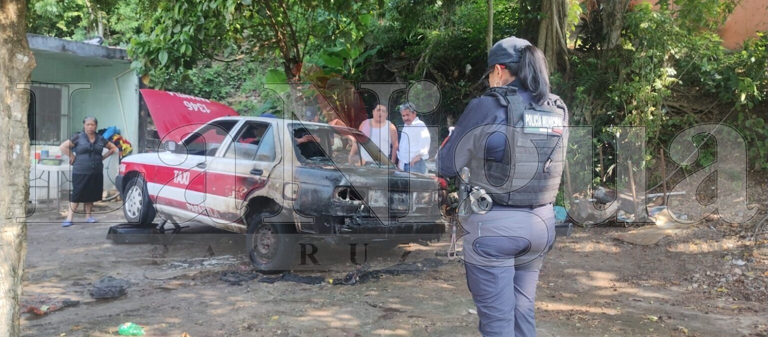 Se incendia, unidad de alquiler en Papantla