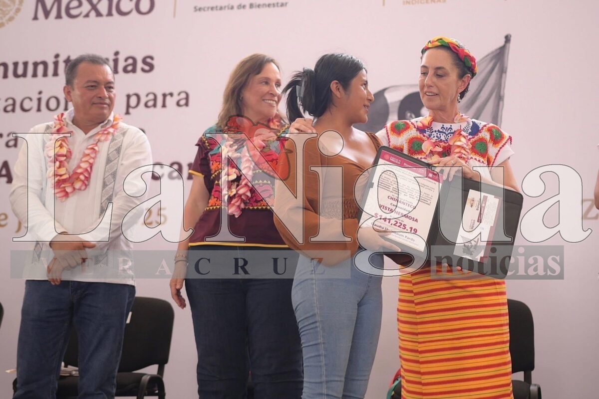 Claudia Sheinbaum entrega más de 1,418 millones de pesos del FAIS a pueblos indígenas de Veracruz. 2 img 20250706 wa00934374133928052129862