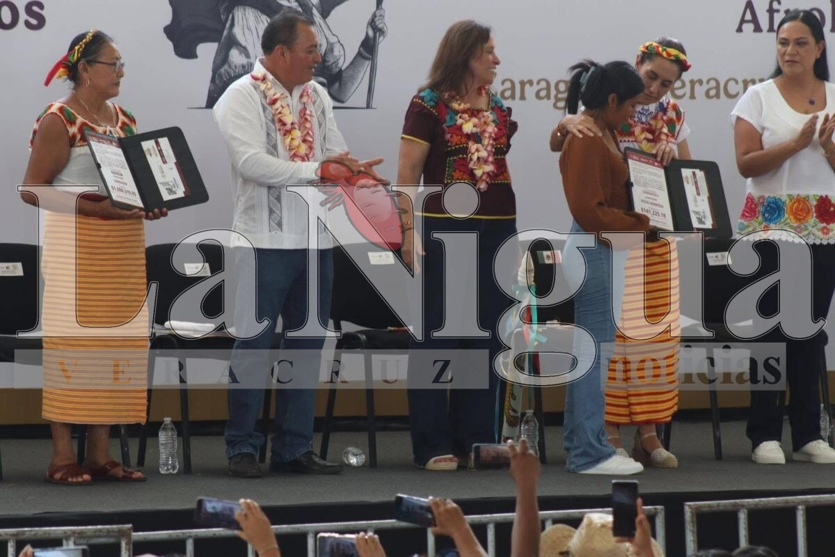 Claudia Sheinbaum entrega más de 1,418 millones de pesos del FAIS a pueblos indígenas de Veracruz. 4 img 20250706 wa00942178566252943591617