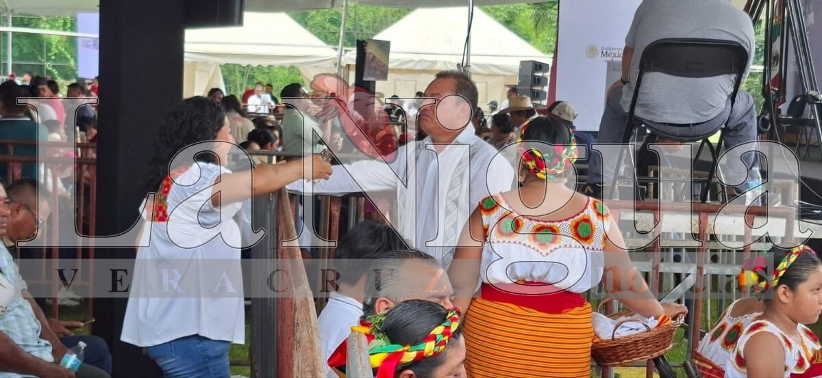 Claudia Sheinbaum entrega más de 1,418 millones de pesos del FAIS a pueblos indígenas de Veracruz. 5 img 20250706 wa00961968991301684465819