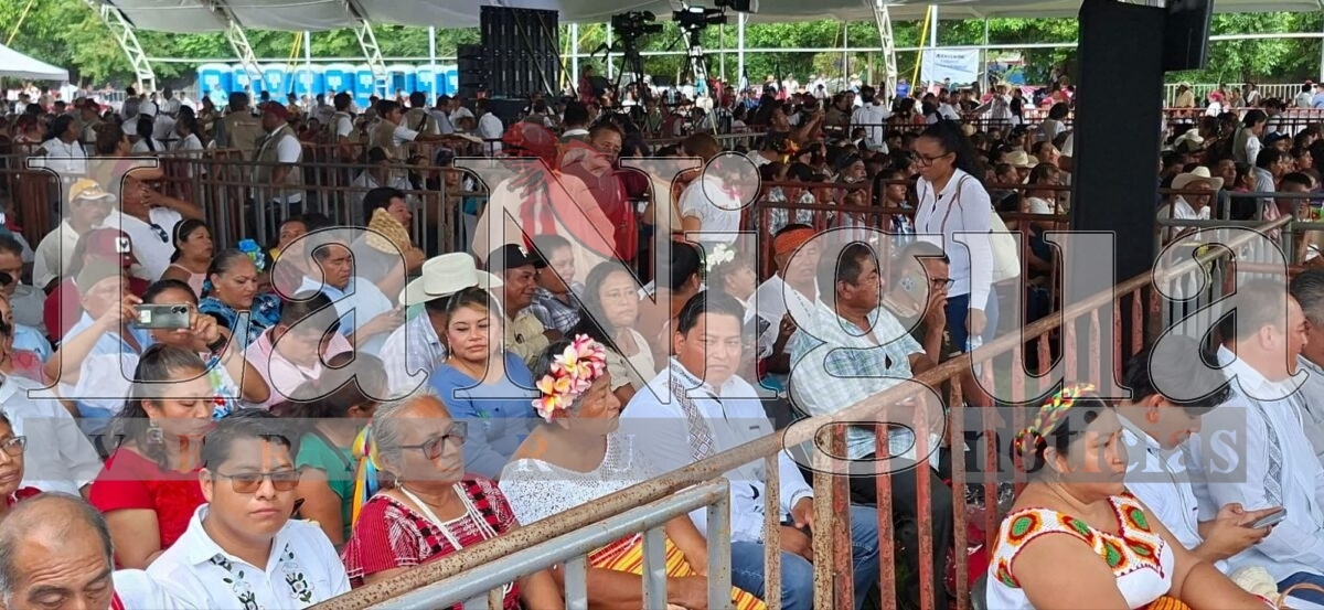 Claudia Sheinbaum entrega más de 1,418 millones de pesos del FAIS a pueblos indígenas de Veracruz. 7 img 20250706 wa00978981652845906781296