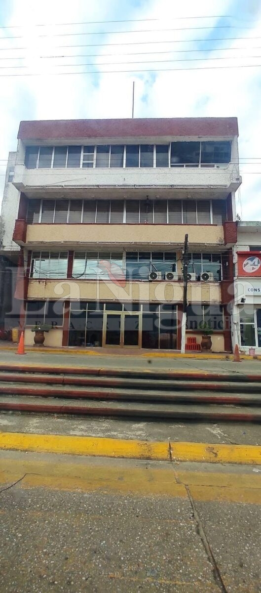 Policía municipal retiene a empleados de la CFE tras corte de luz al Palacio de Agua Dulce. 4 img 20250709 wa00518272170856918776813