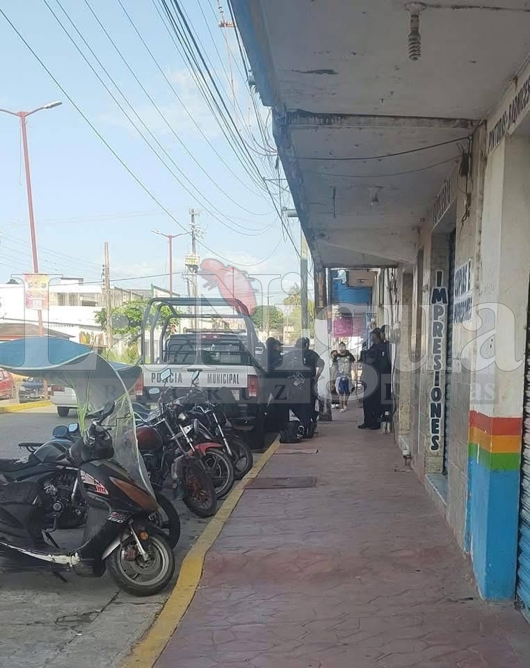 Policía municipal retiene a empleados de la CFE tras corte de luz al Palacio de Agua Dulce. 3 img 20250709 wa00522645734502803028986