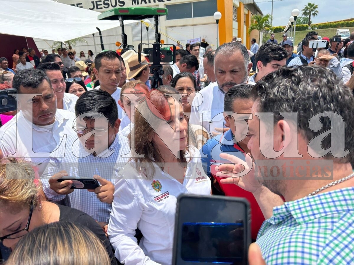 Gobernadora Rocío Nahle impulsa el campo en Acayucan con entrega de maquinaria y apoyos a productores. 14 img 20250710 wa00698234586541080346090