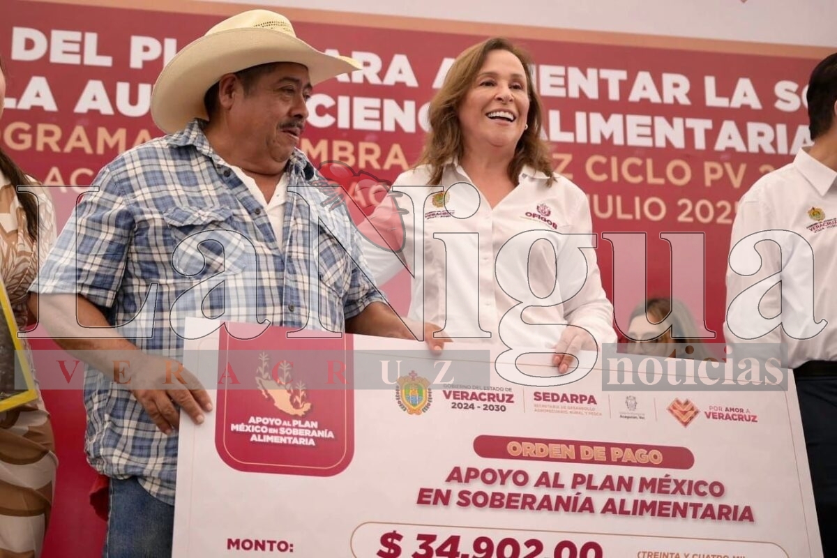 Gobernadora Rocío Nahle impulsa el campo en Acayucan con entrega de maquinaria y apoyos a productores. 9 img 20250710 wa00757301221832593968203