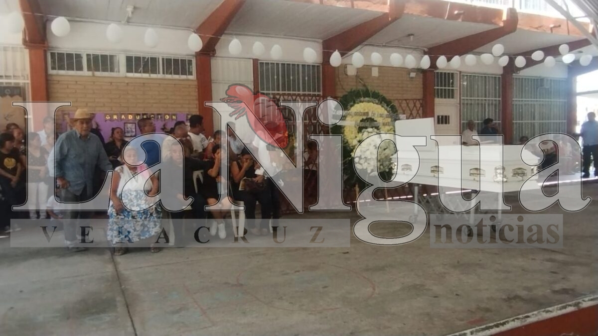Despedida escolar de cuerpo presente a Daniela, atropellada y muerta por veloz motociclista. 5 img 20250712 wa00898889925188927956889